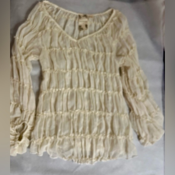 Blu Pepper Böhme Sheer v-neck cream blouse w/elastic at the cuffs.  Size S - Picture 10 of 15